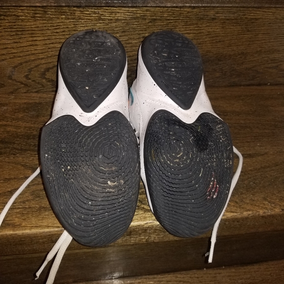 Children Nike shoes - Picture 3 of 10